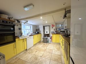 Kitchen- click for photo gallery